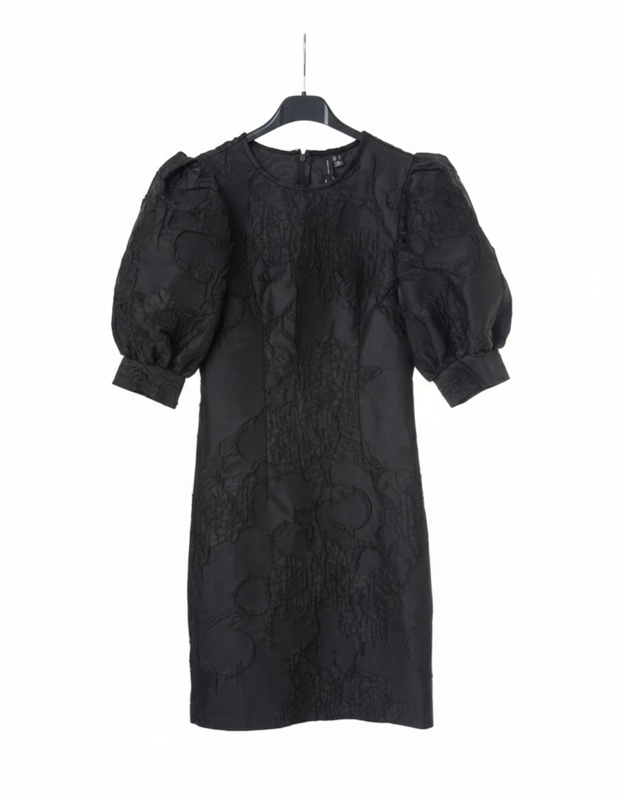 Puošni juoda suknelė